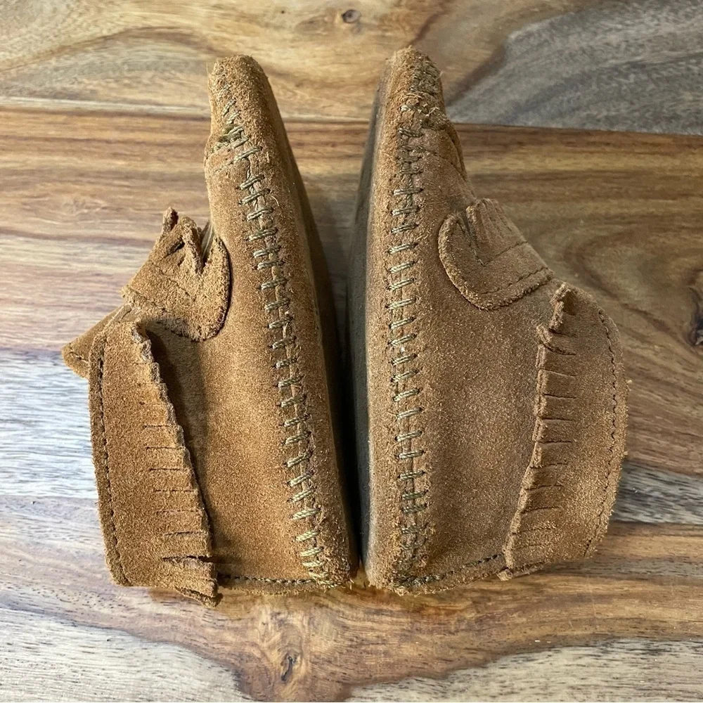 Minnetonka Moccasins 1122‎ - Infants Front Strap Bootie - Brown Suede C5